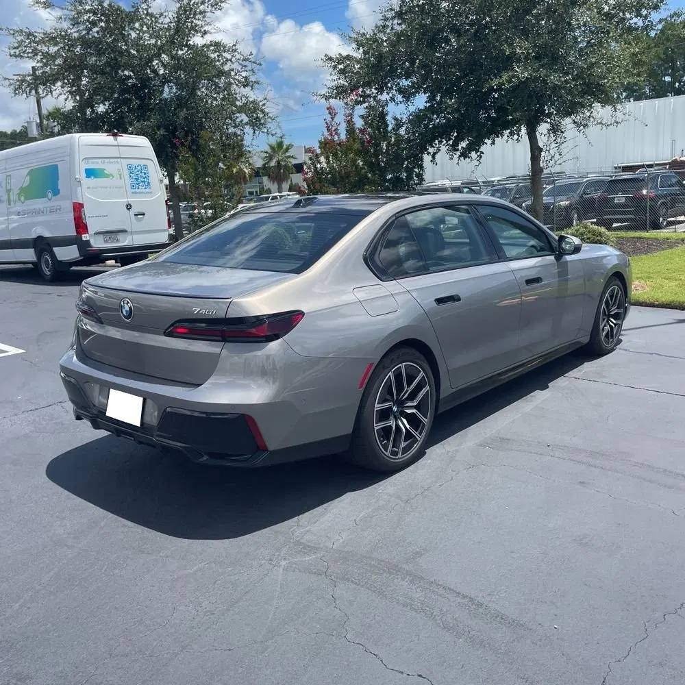 2023 BMW 7-Series 740i