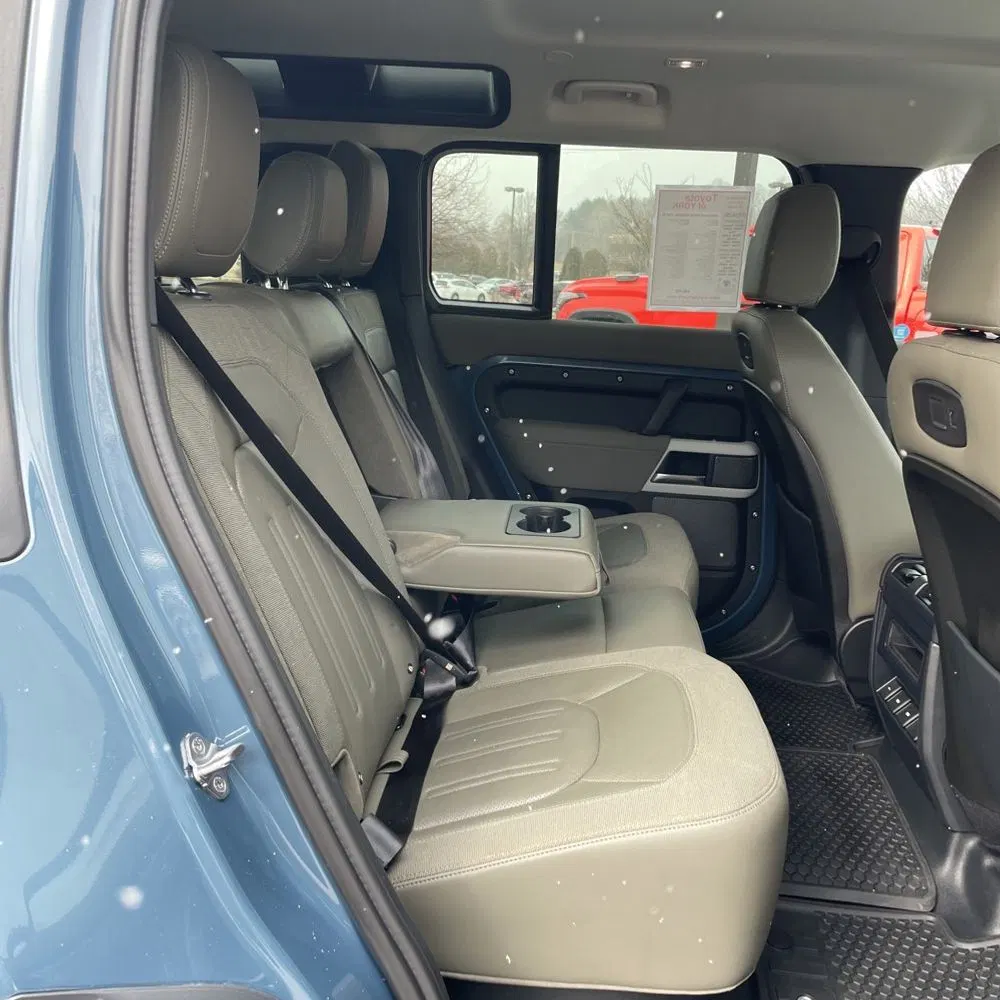 2020 Land Rover Defender 110 SE