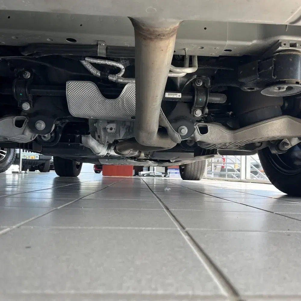 2023 Land Rover Defender 130 X-Dynamic SE