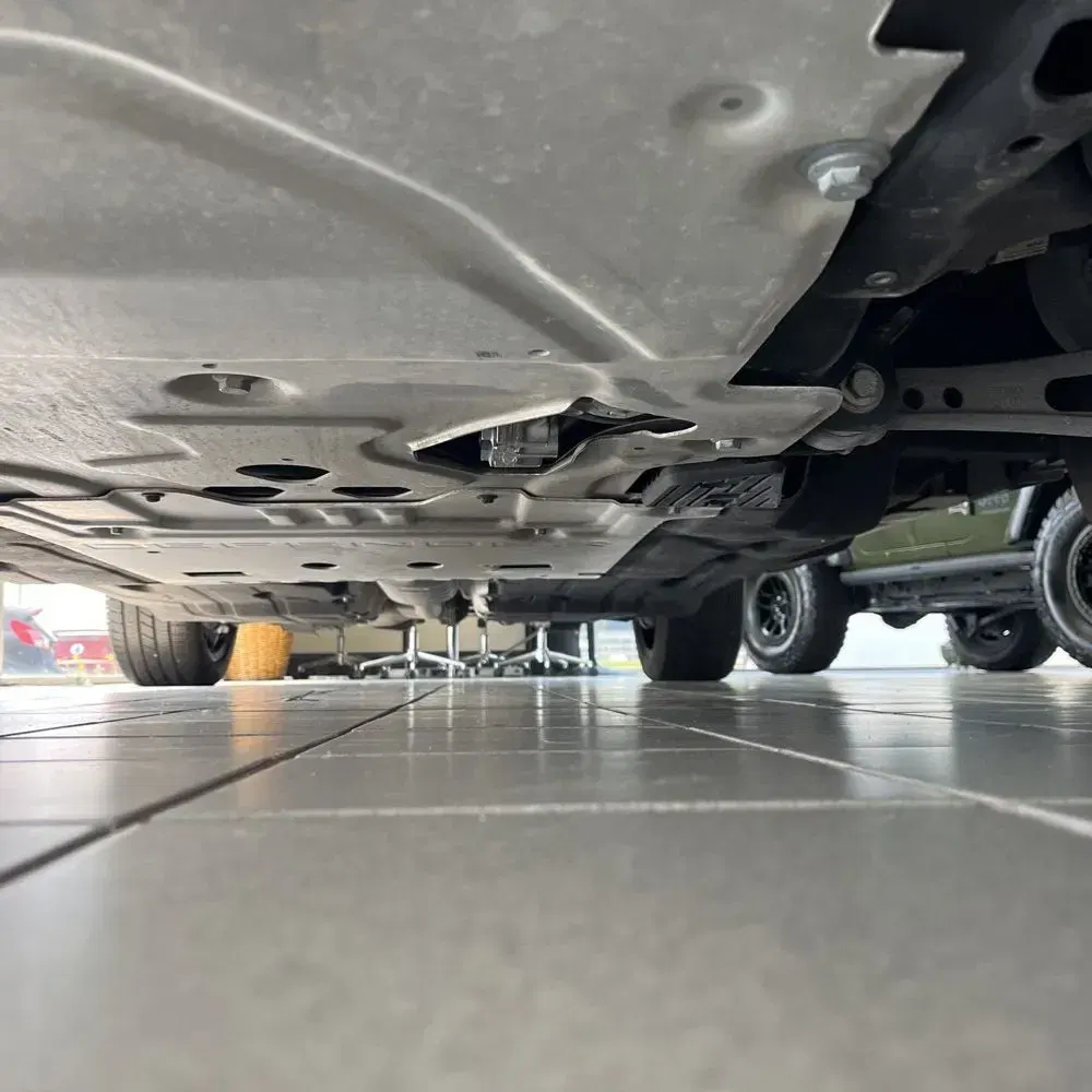 2023 Land Rover Defender 130 X-Dynamic SE