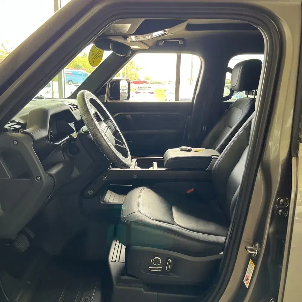 2023 Land Rover Defender 130 X-Dynamic SE