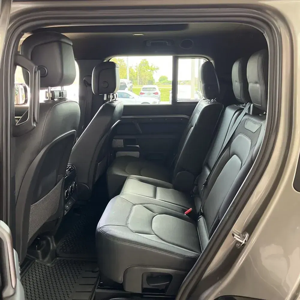 2023 Land Rover Defender 130 X-Dynamic SE