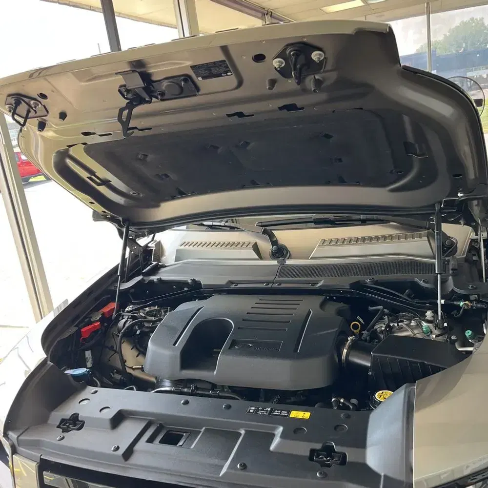 2023 Land Rover Defender 130 X-Dynamic SE