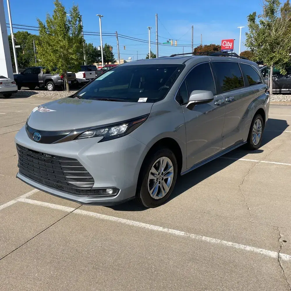 2023 Toyota Sienna Woodland Edition