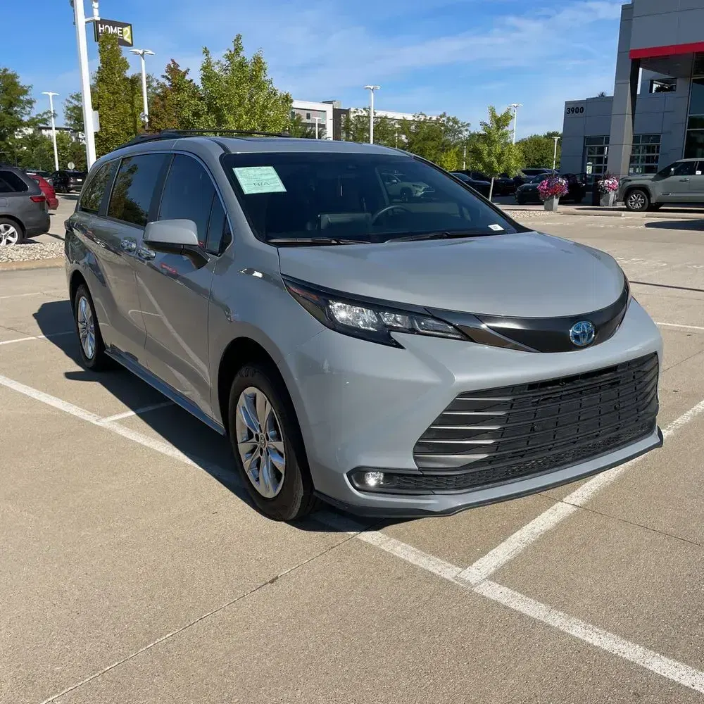 2023 Toyota Sienna Woodland Edition