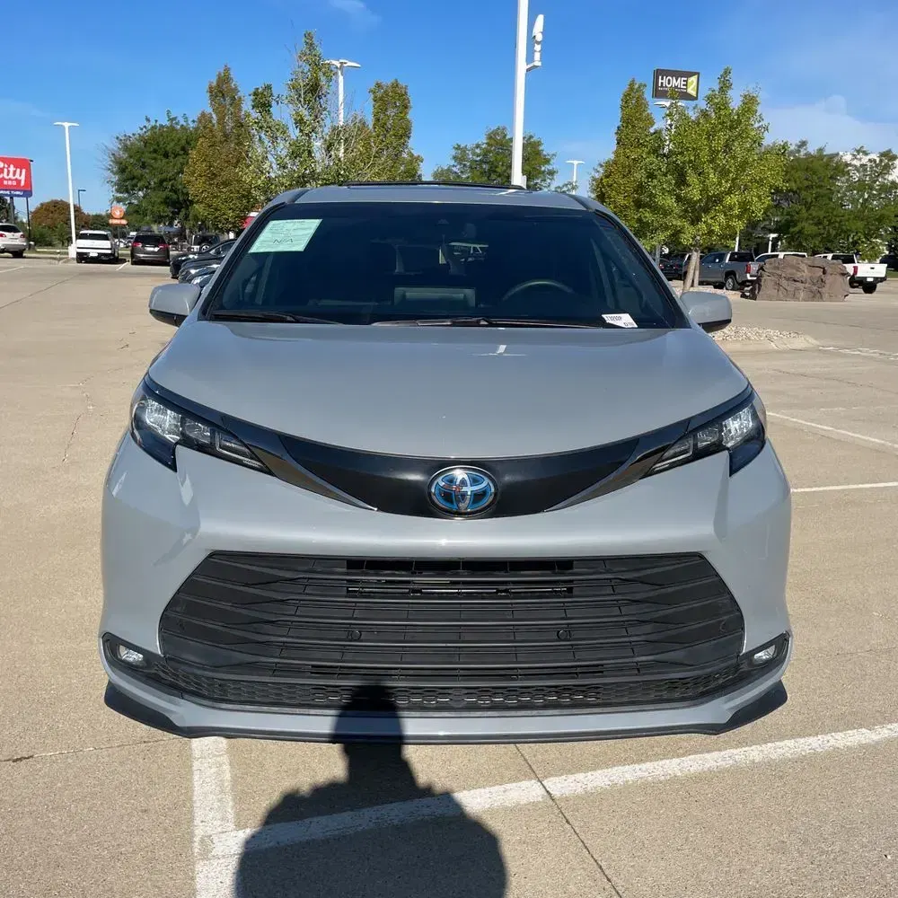 2023 Toyota Sienna Woodland Edition
