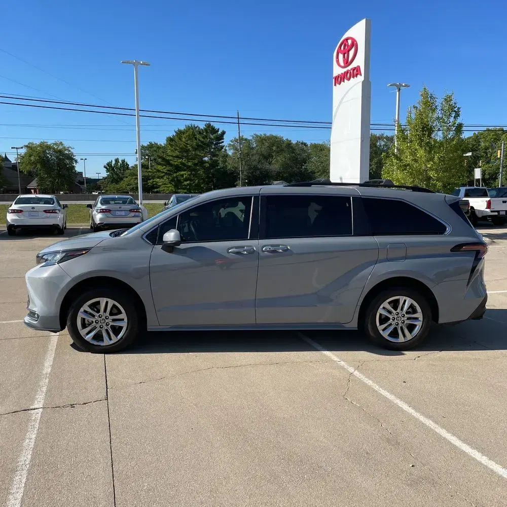 2023 Toyota Sienna Woodland Edition