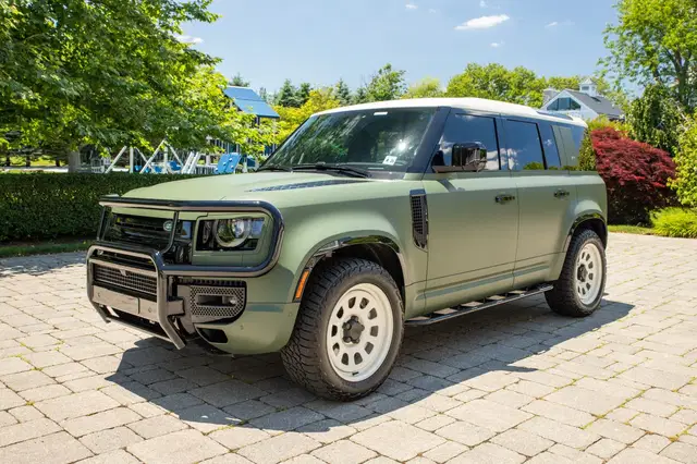 2022 Land Rover Defender 110 V8