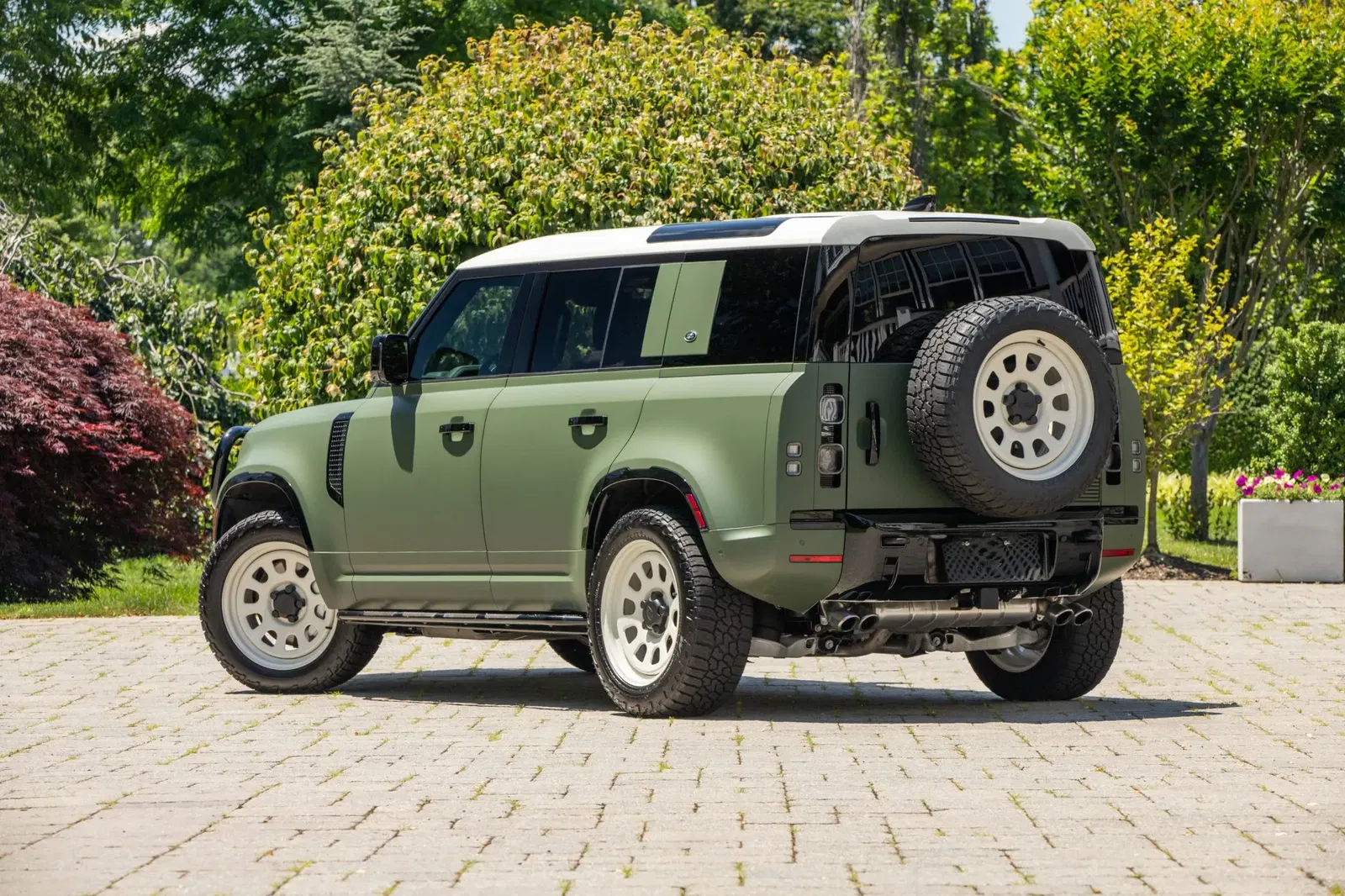 2022 Land Rover Defender 110 V8