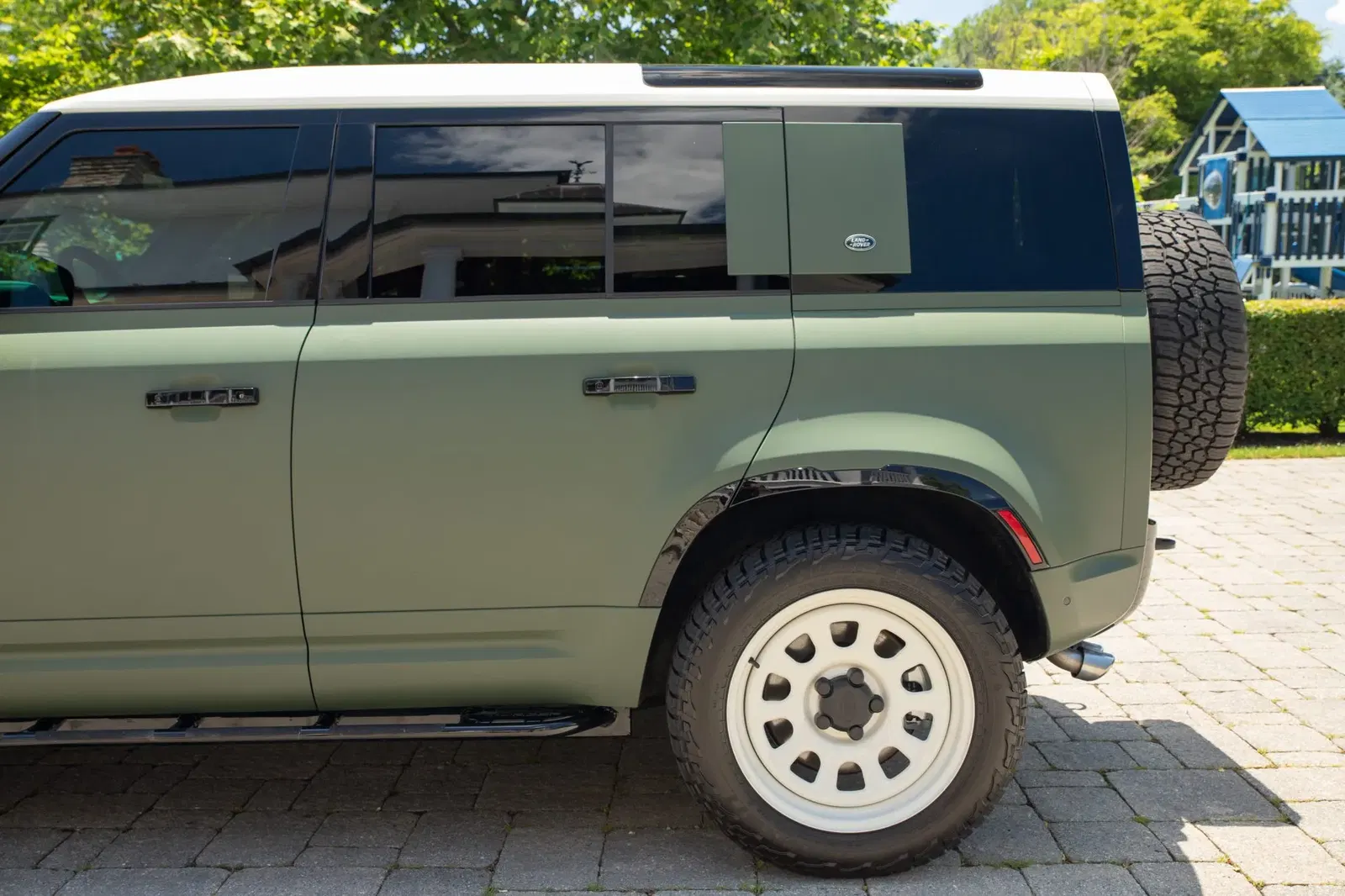 2022 Land Rover Defender 110 V8