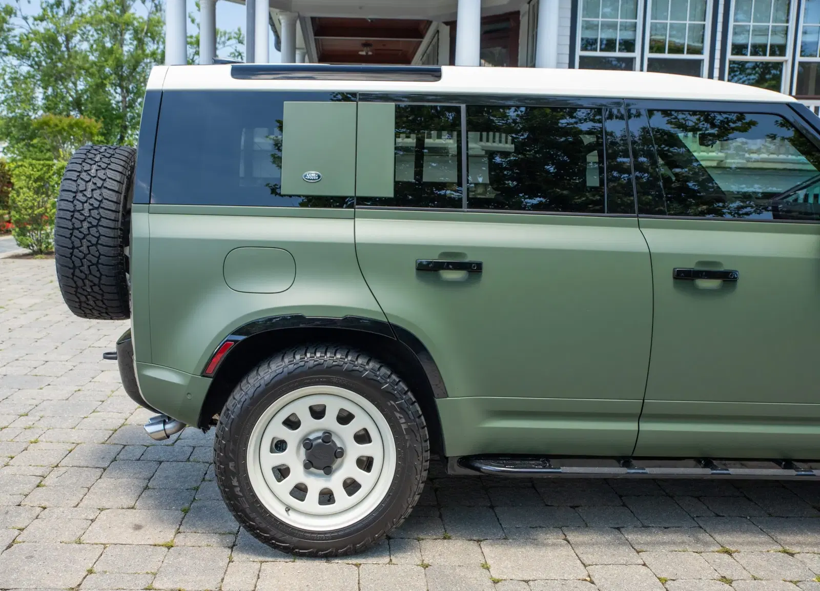2022 Land Rover Defender 110 V8