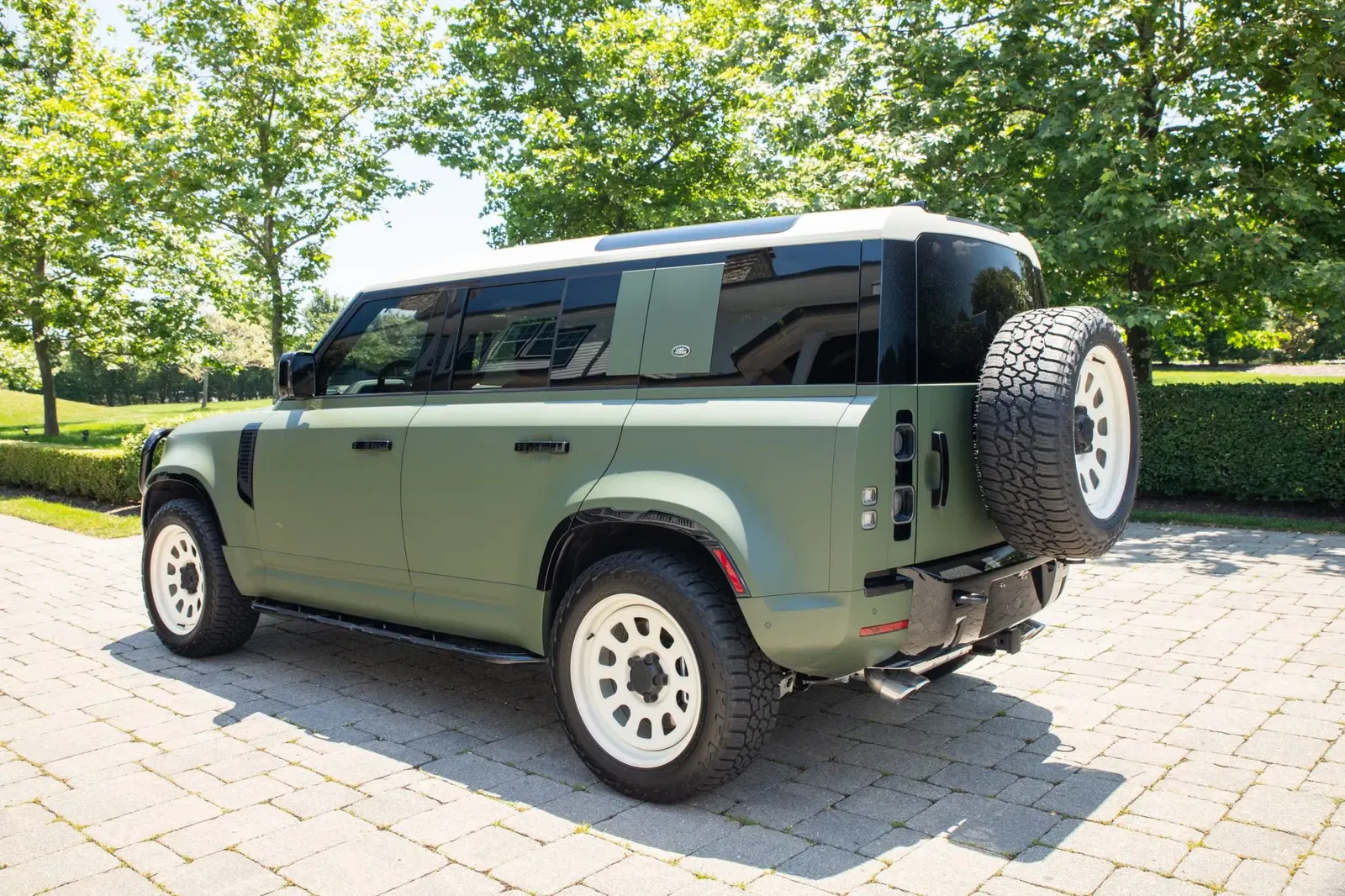 2022 Land Rover Defender 110 V8