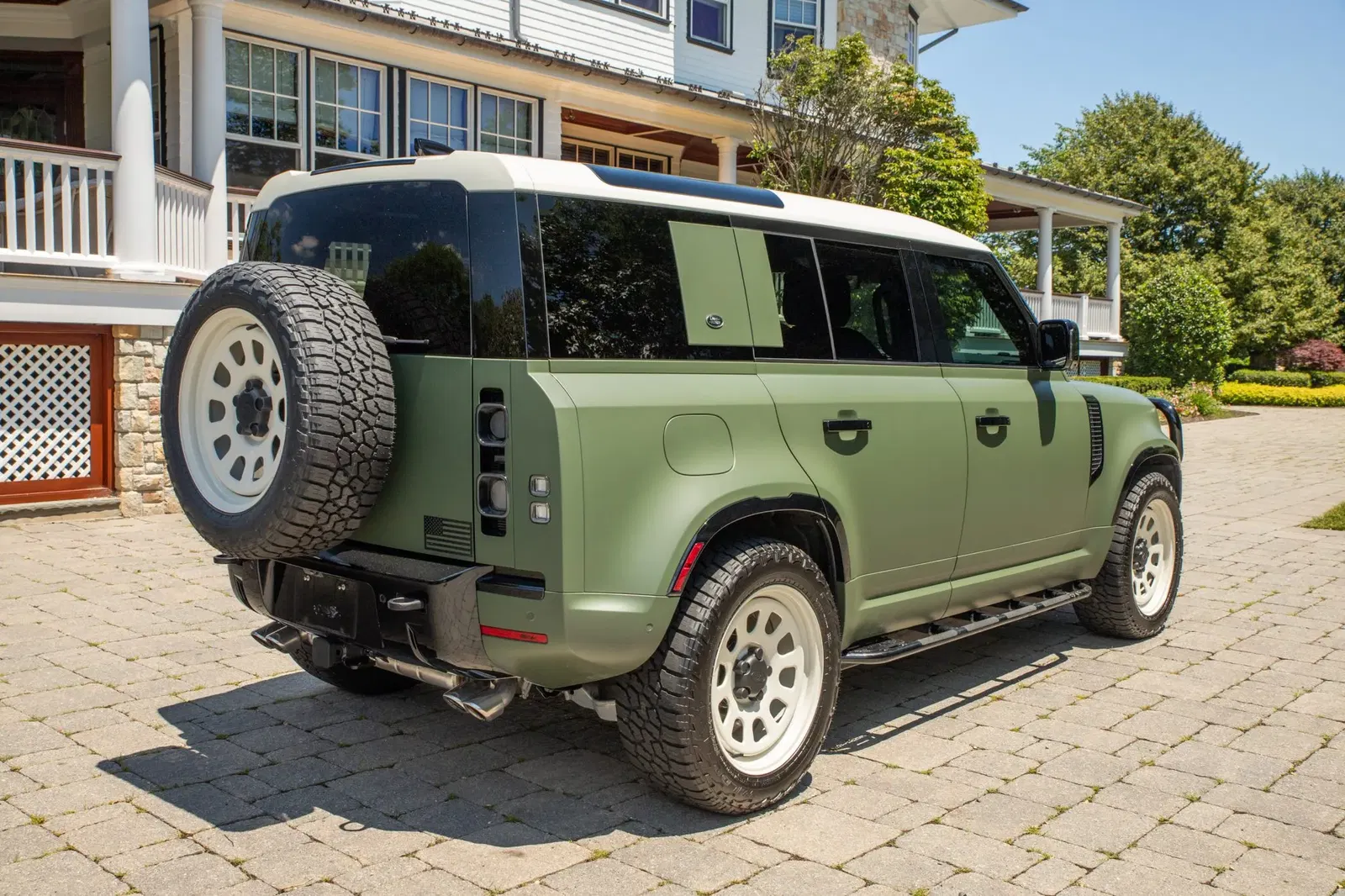 2022 Land Rover Defender 110 V8