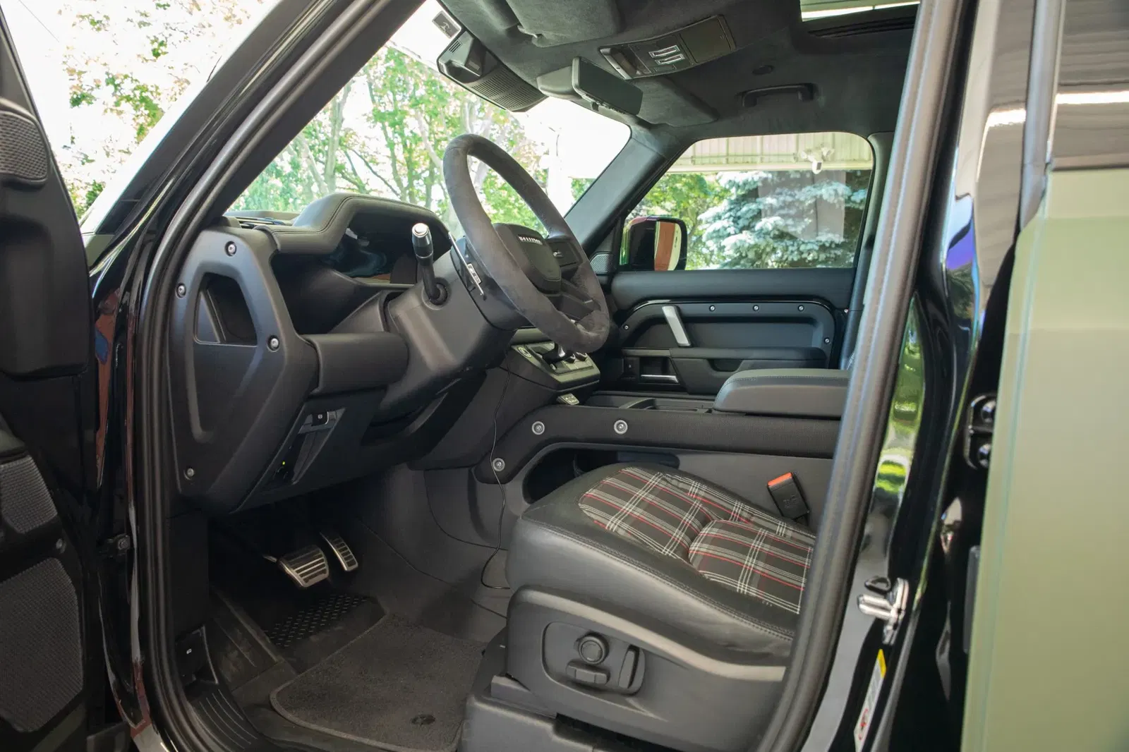 2022 Land Rover Defender 110 V8