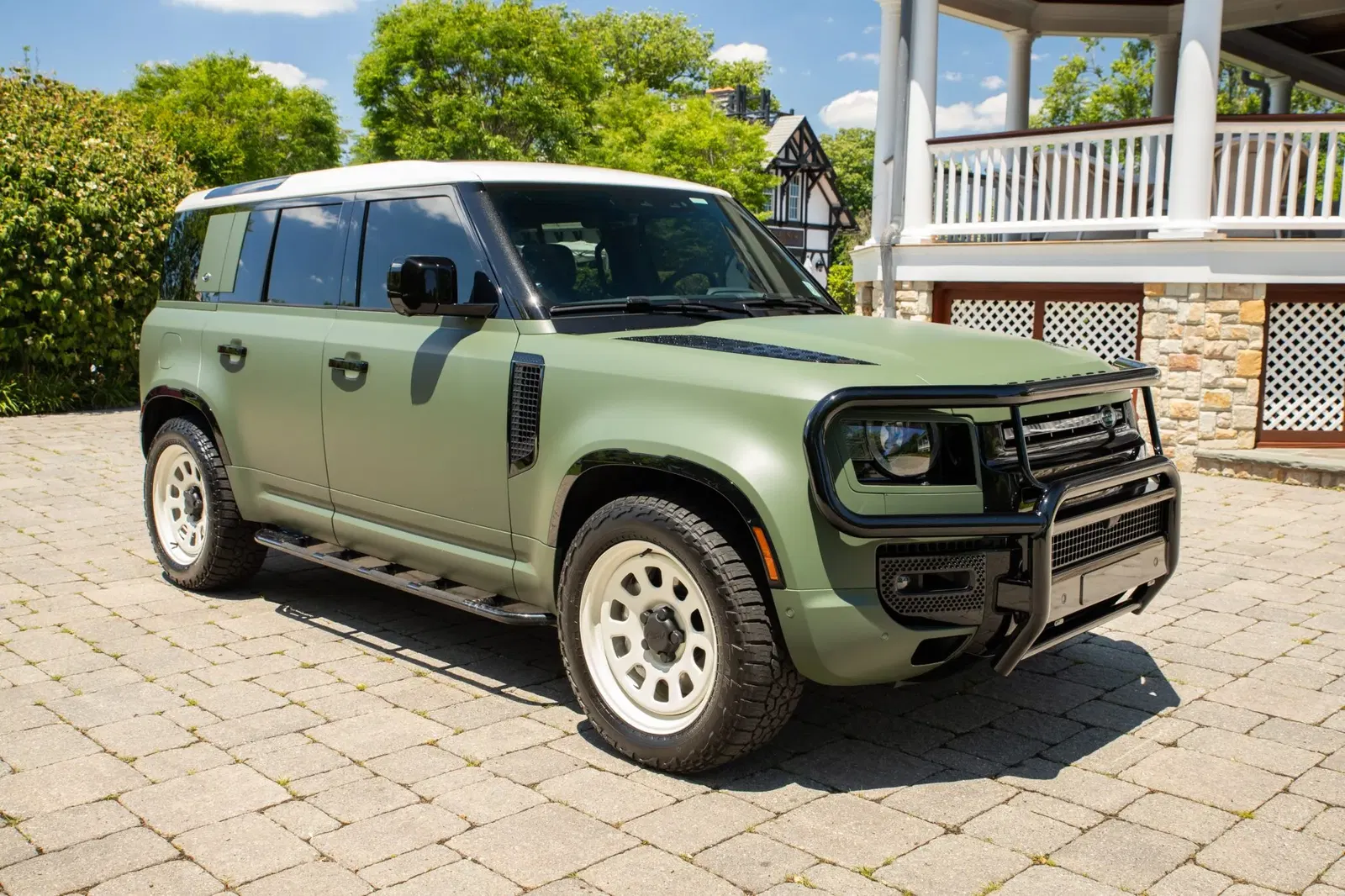 2022 Land Rover Defender 110 V8