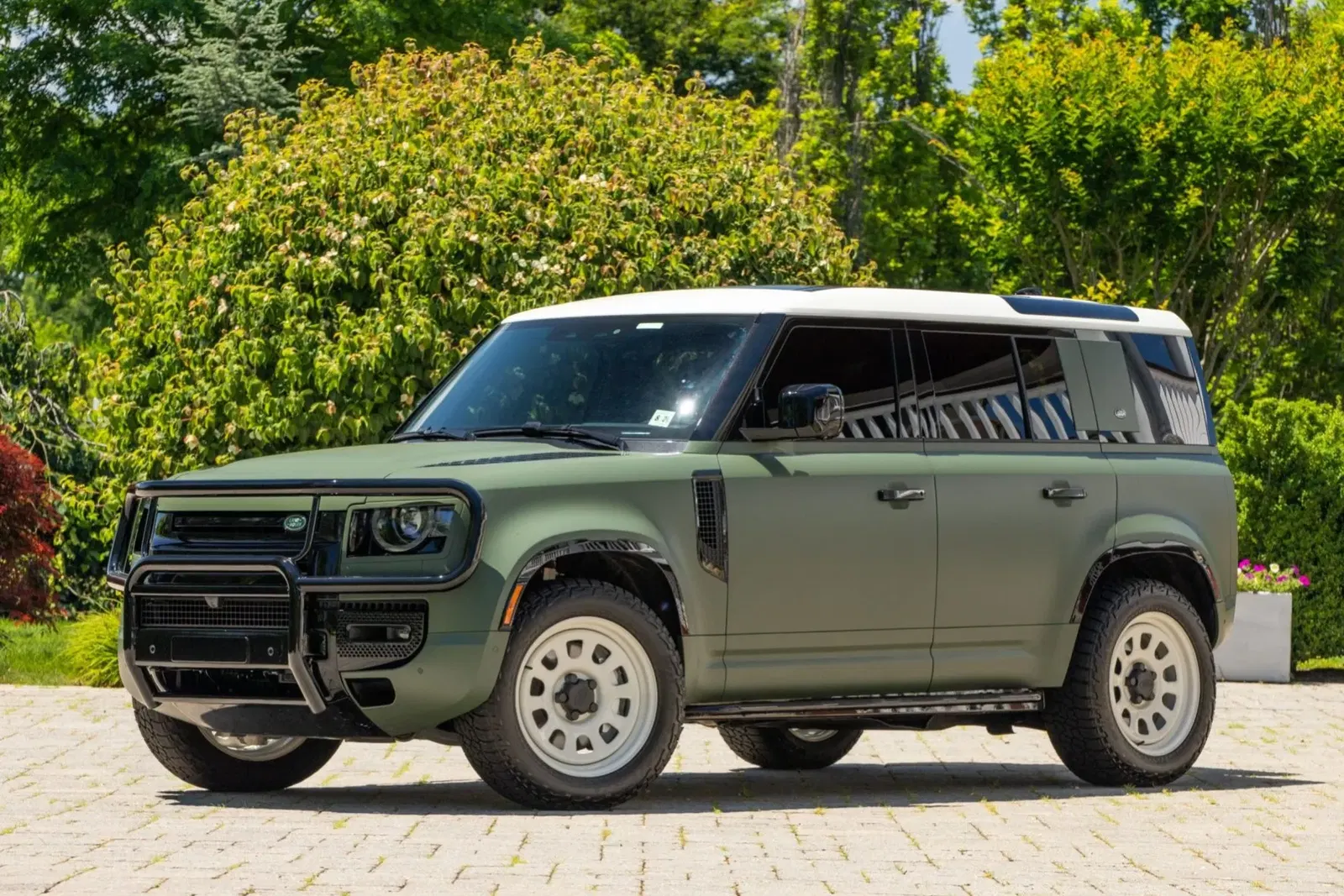 2022 Land Rover Defender 110 V8