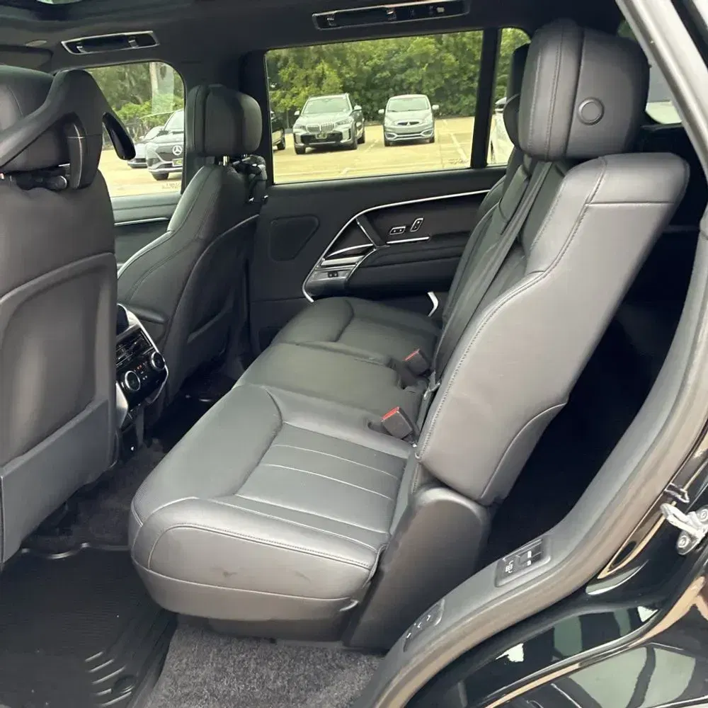 2025 Land Rover Range Rover SE P530