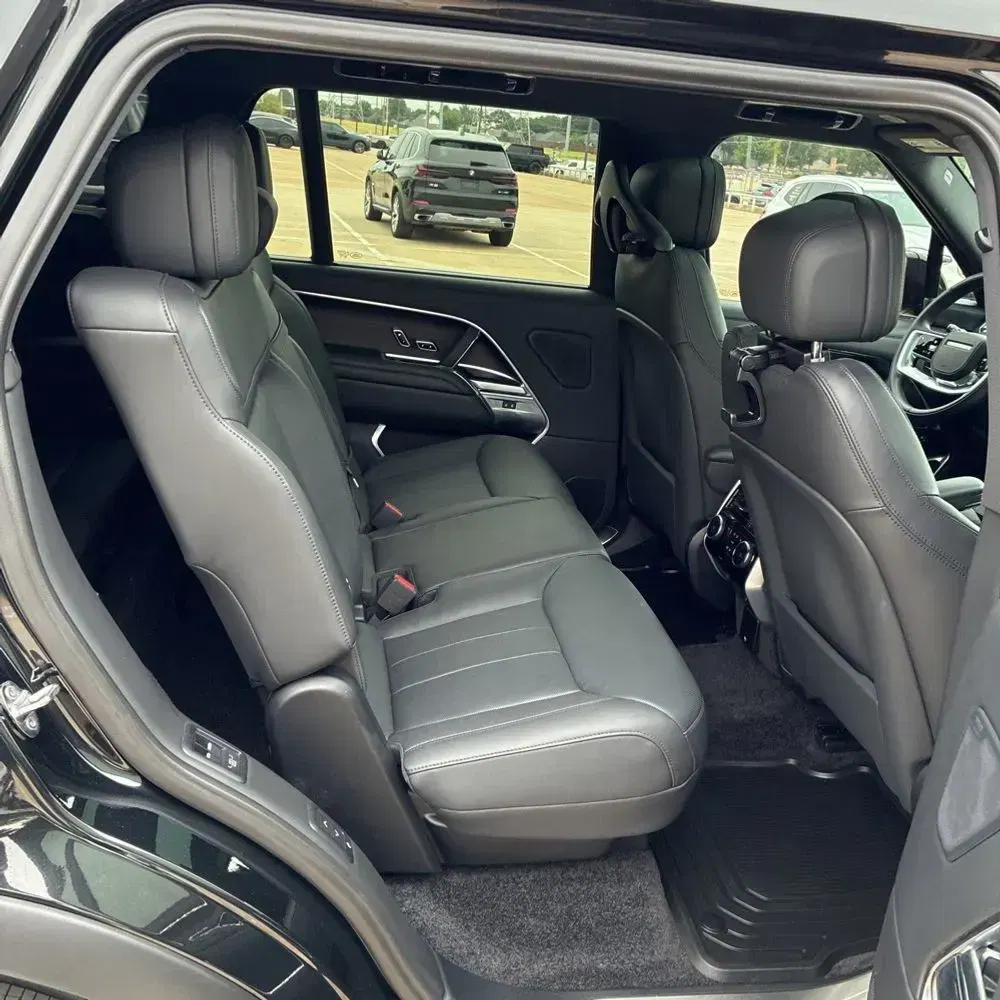 2025 Land Rover Range Rover SE P530