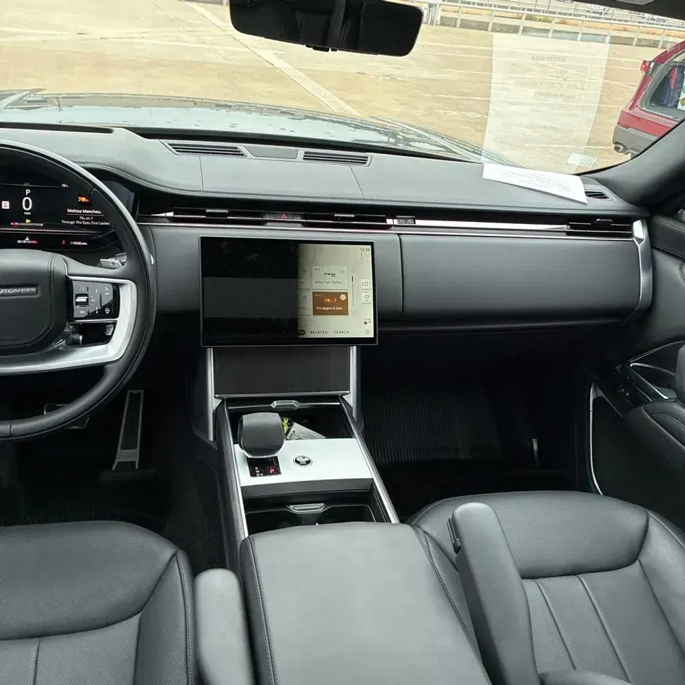 2025 Land Rover Range Rover SE P530