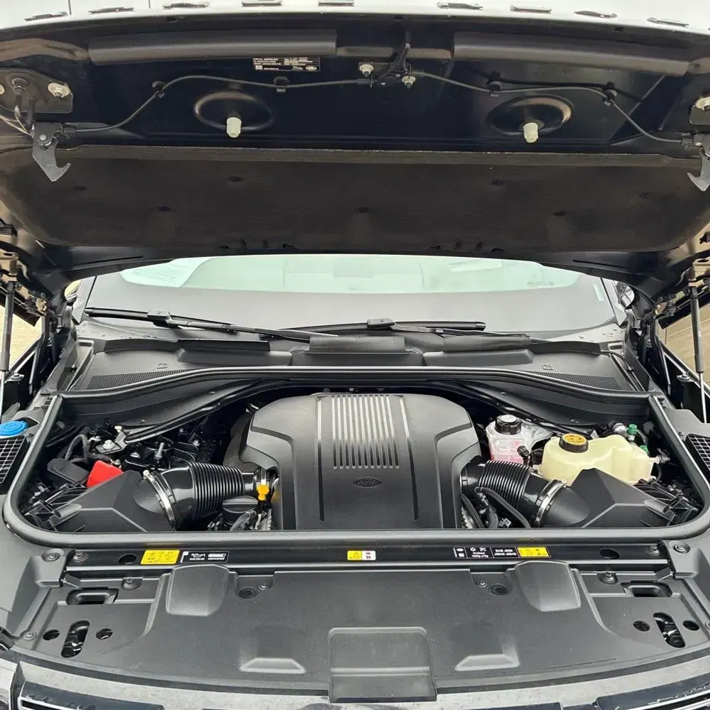 2025 Land Rover Range Rover SE P530