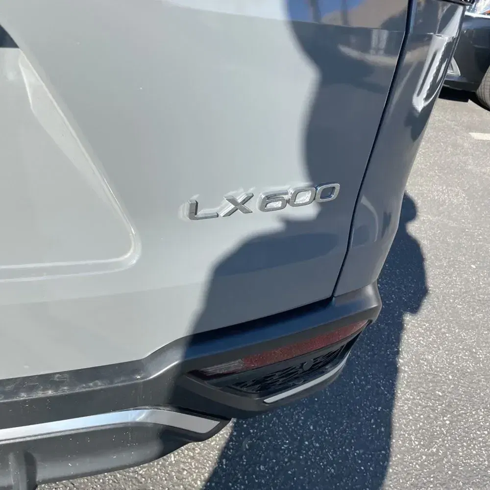 2023 Lexus LX 600 F SPORT Handling