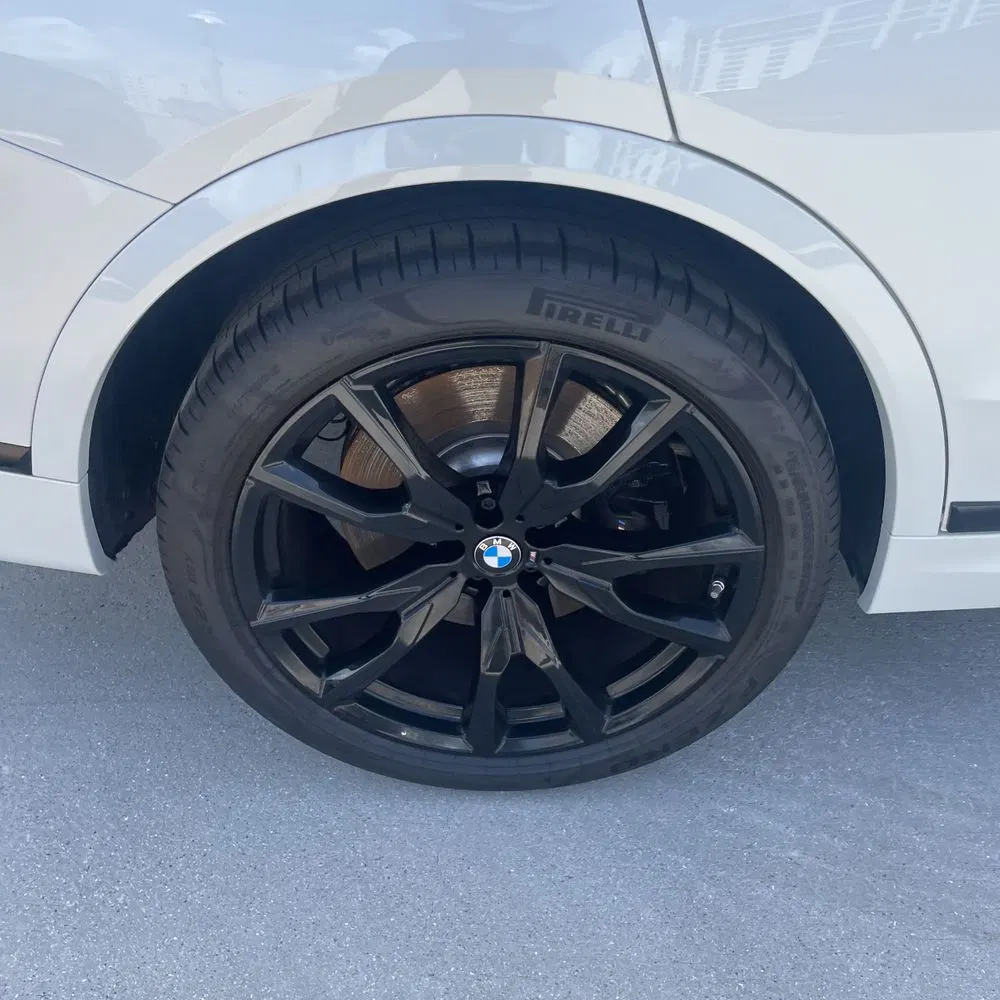 2025 BMW X7 M60i