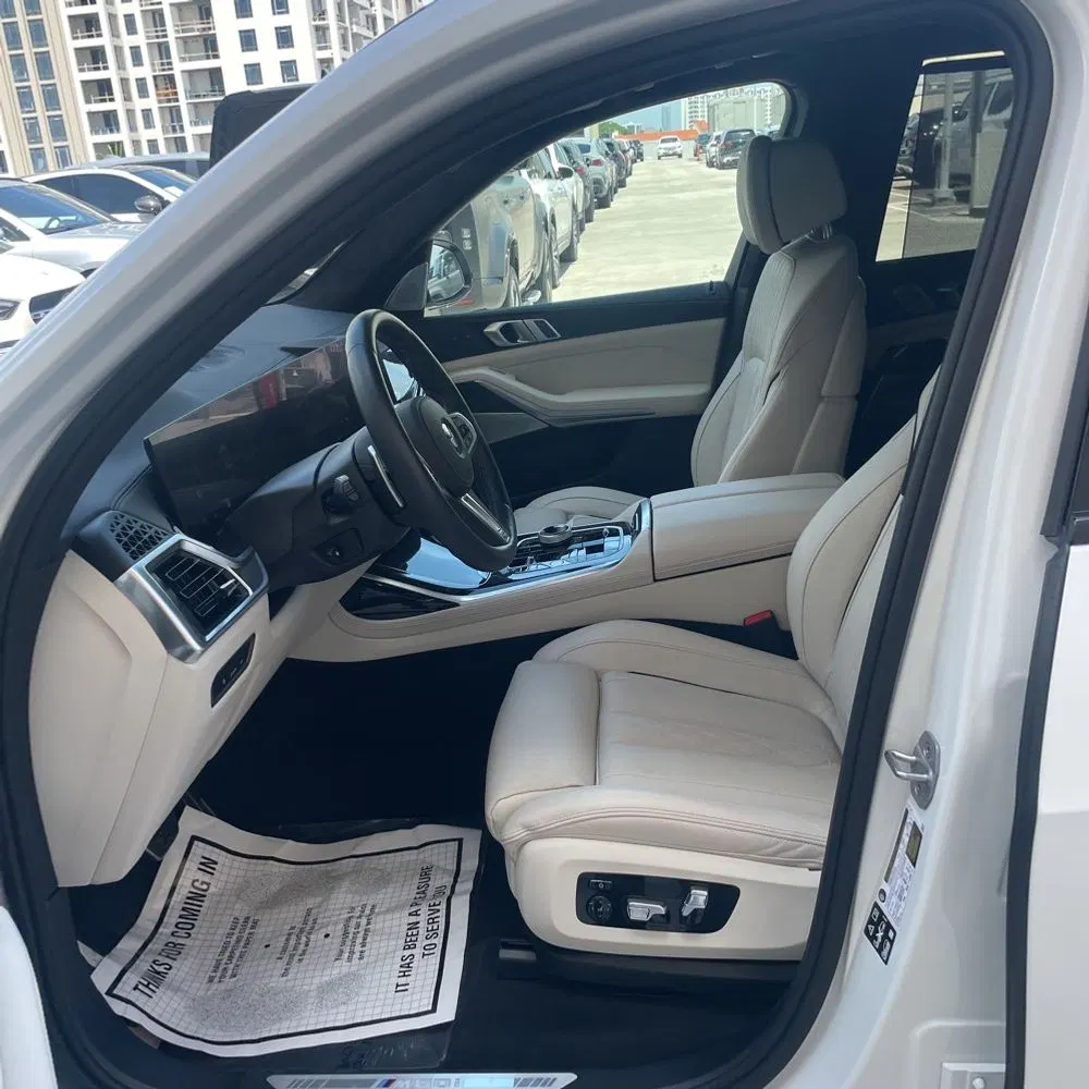 2025 BMW X7 M60i