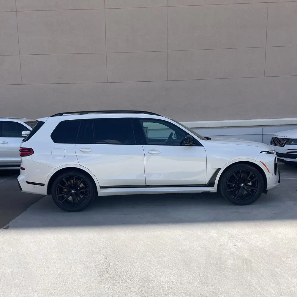2025 BMW X7 M60i