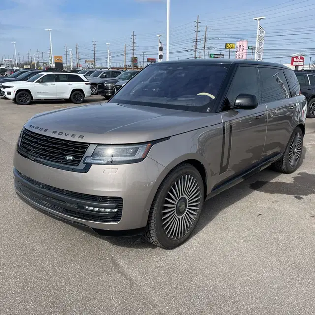 2023 Land Rover Range Rover P400 SE LWB