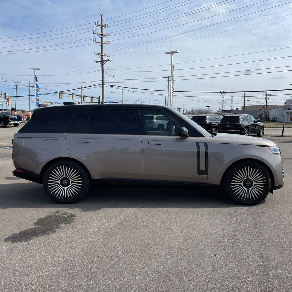 2023 Land Rover Range Rover P400 SE LWB