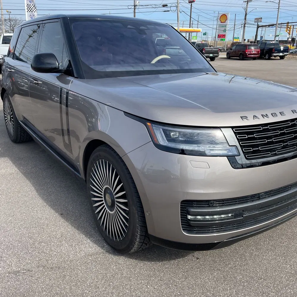 2023 Land Rover Range Rover P400 SE LWB