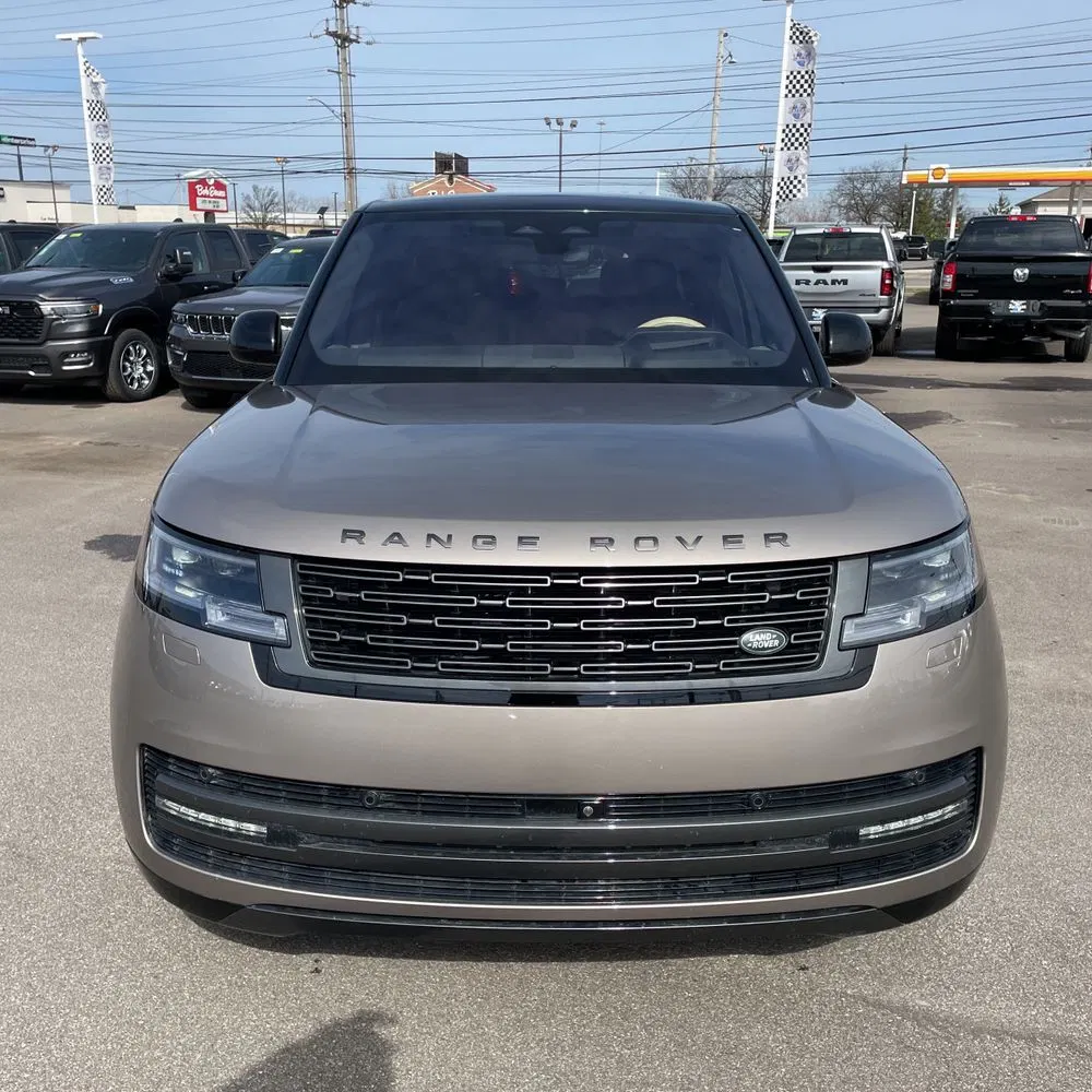 2023 Land Rover Range Rover P400 SE LWB