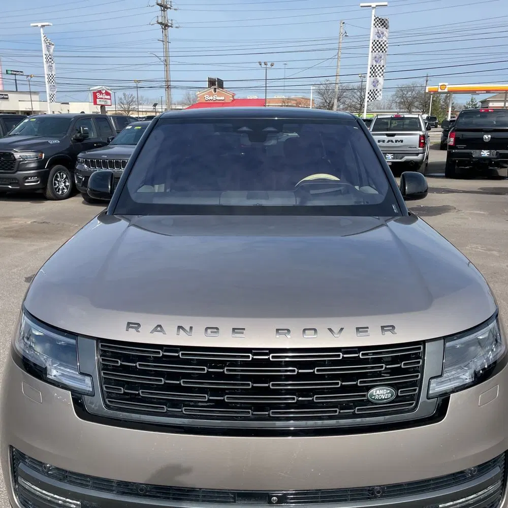 2023 Land Rover Range Rover P400 SE LWB