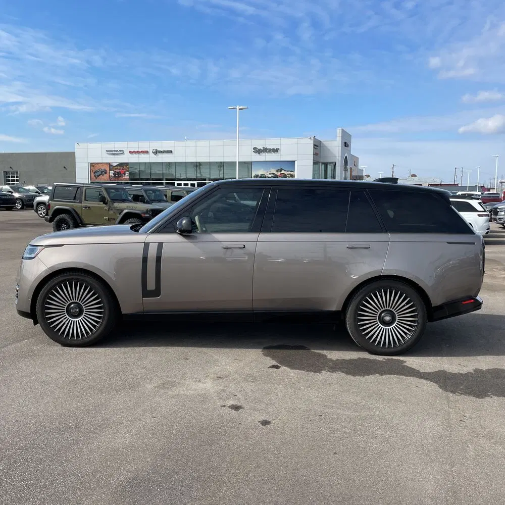 2023 Land Rover Range Rover P400 SE LWB