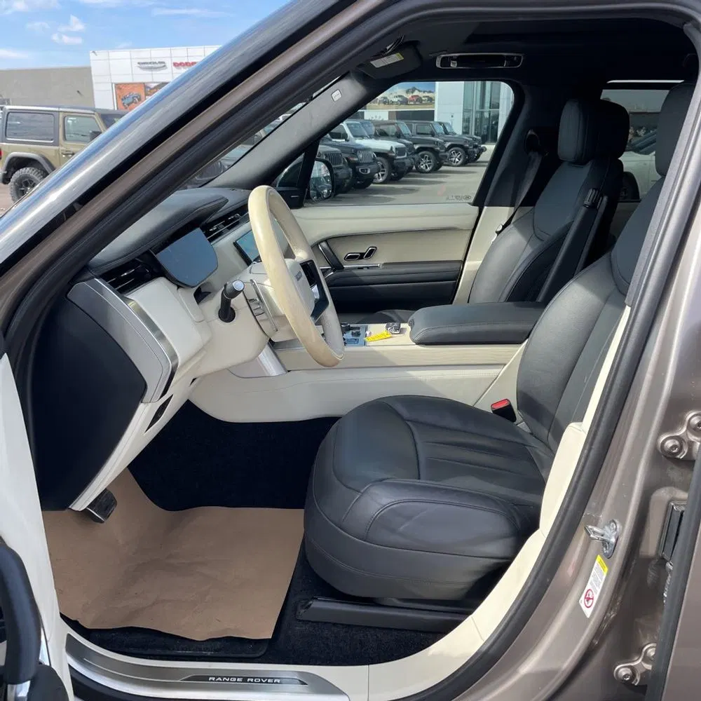 2023 Land Rover Range Rover P400 SE LWB