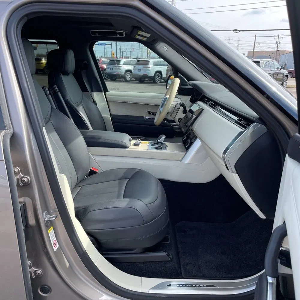 2023 Land Rover Range Rover P400 SE LWB
