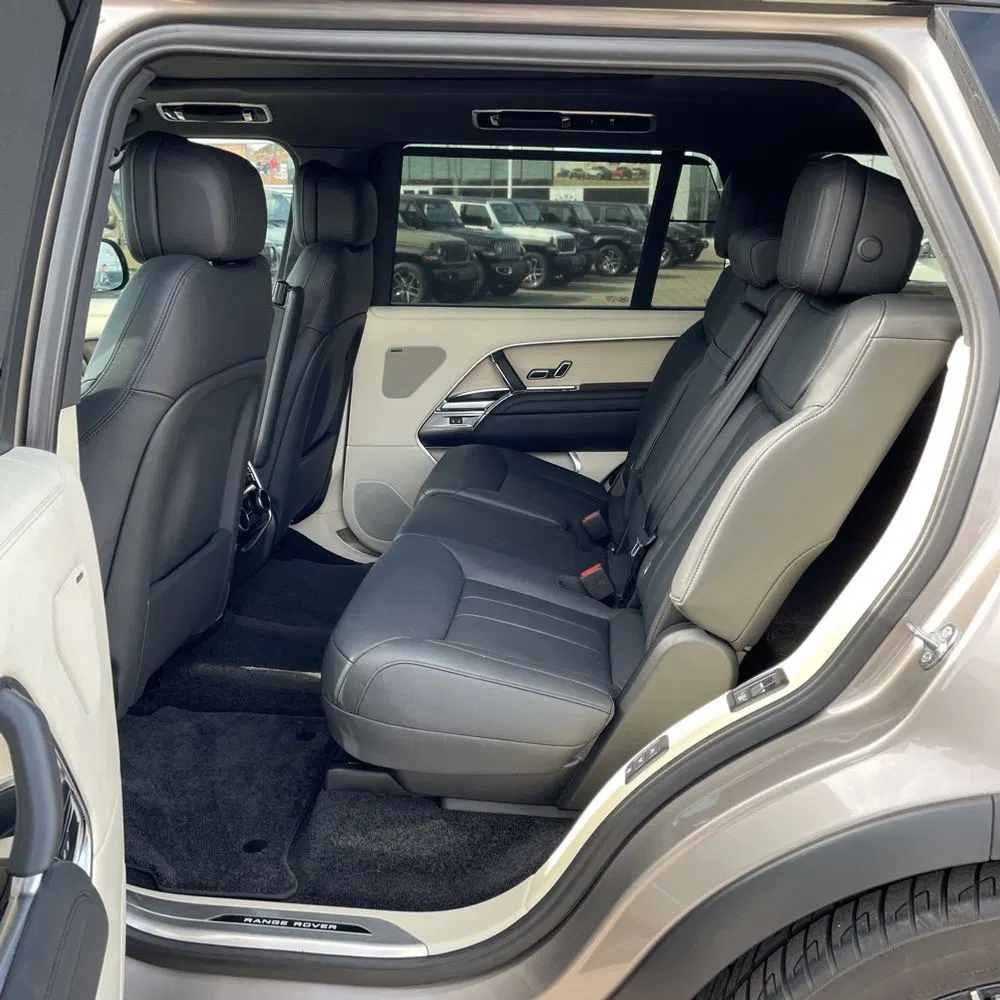 2023 Land Rover Range Rover P400 SE LWB