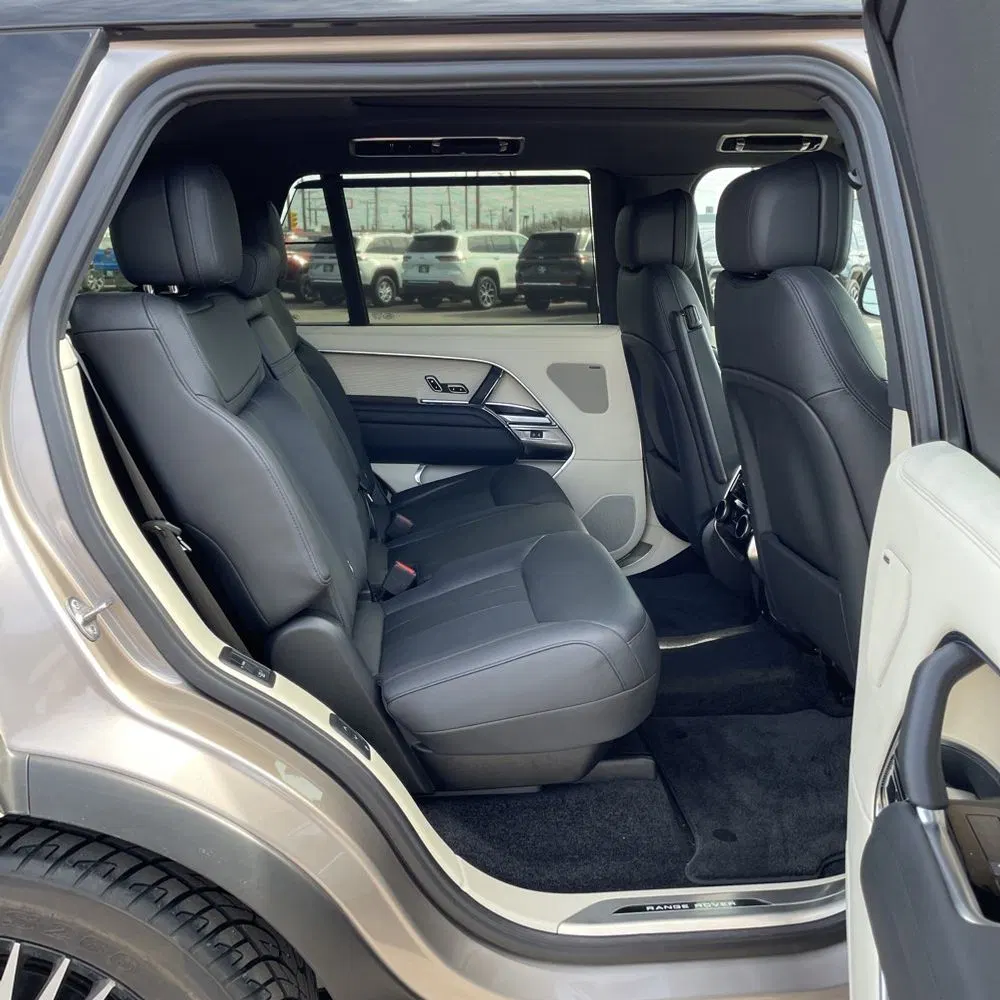 2023 Land Rover Range Rover P400 SE LWB