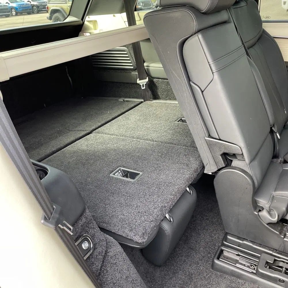 2023 Land Rover Range Rover P400 SE LWB
