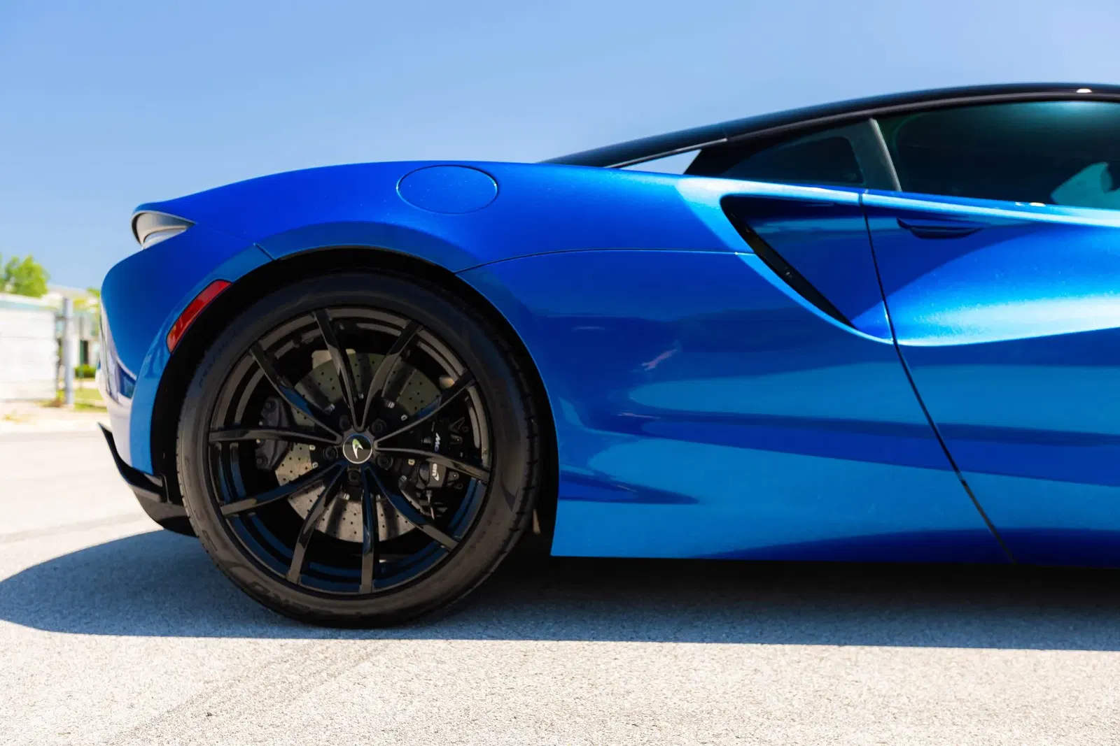 2023 McLaren Artura