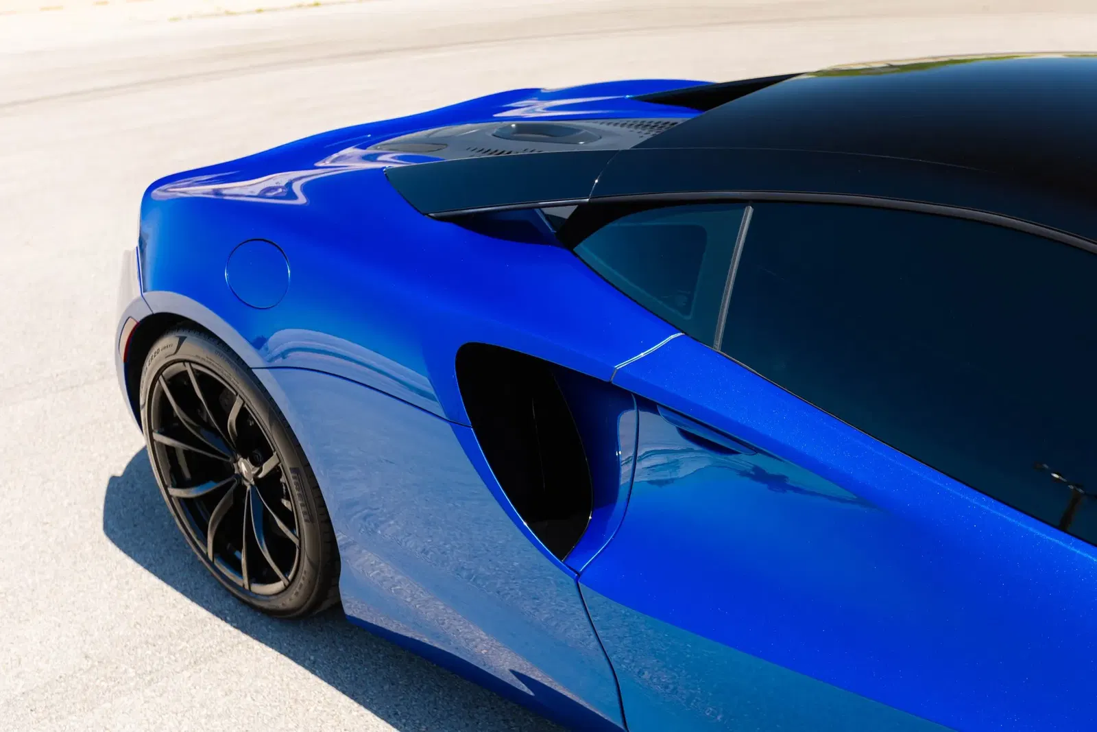 2023 McLaren Artura