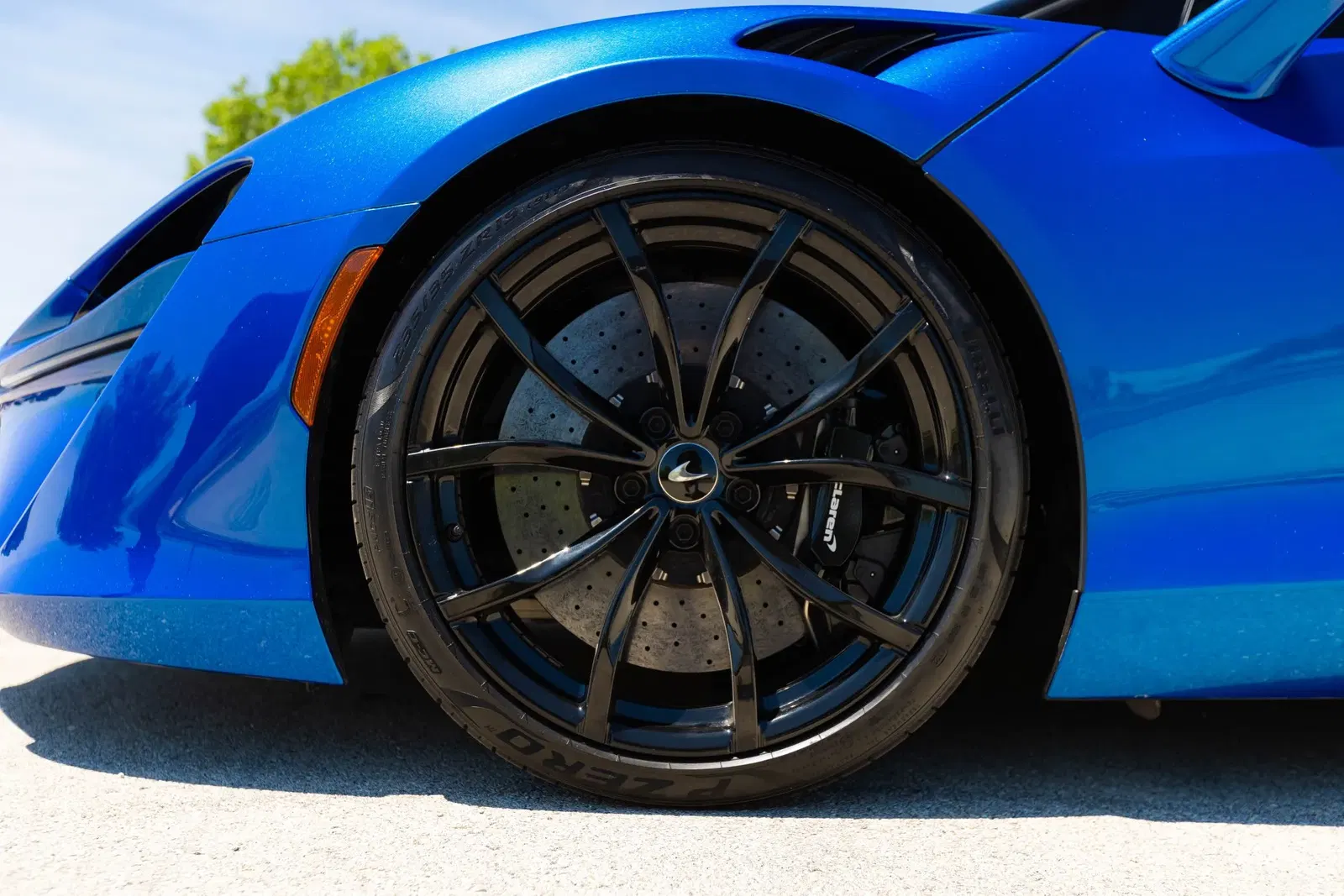 2023 McLaren Artura
