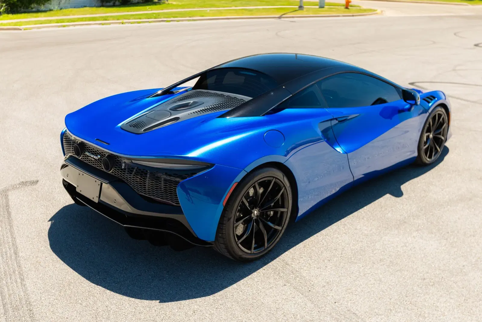 2023 McLaren Artura