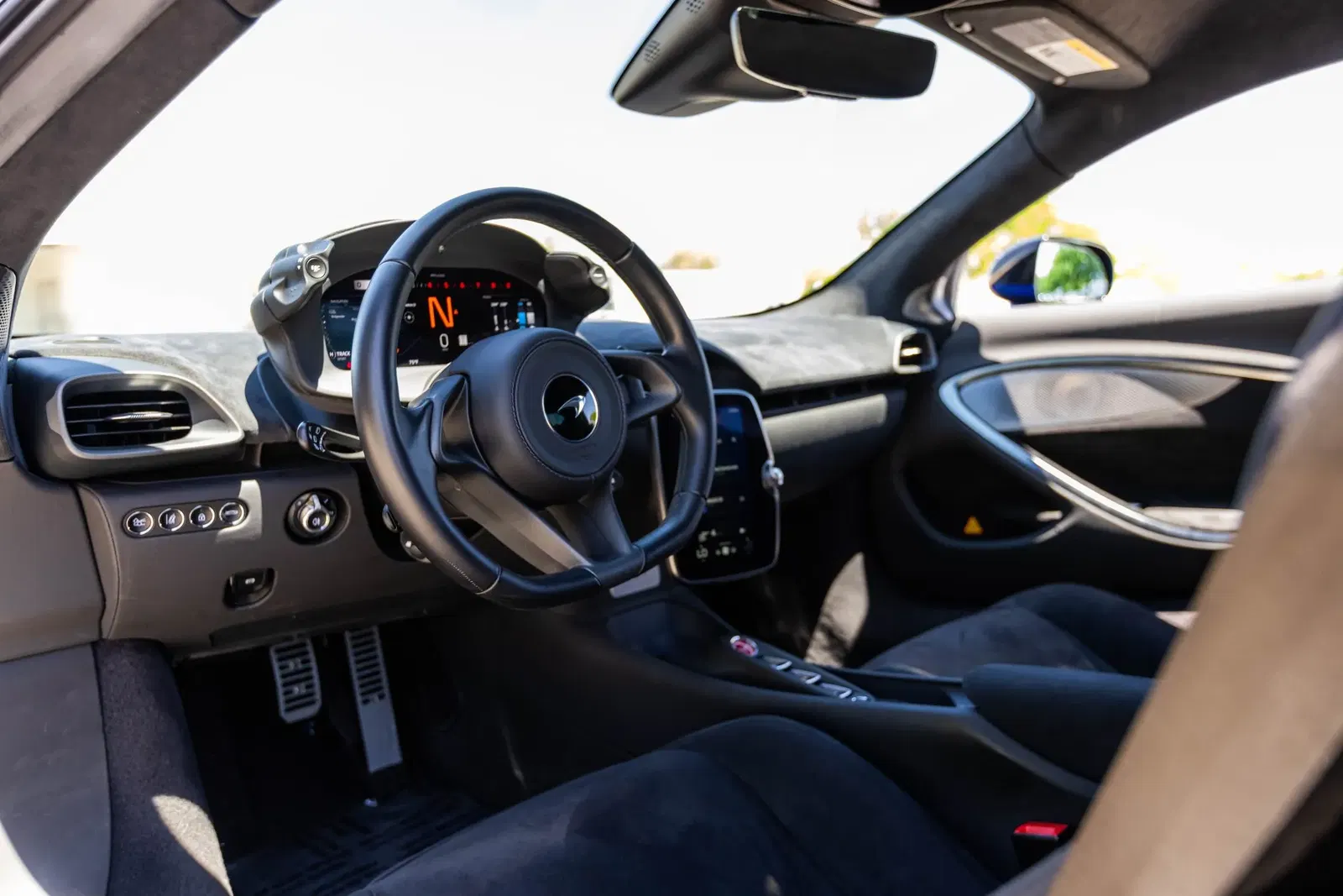 2023 McLaren Artura