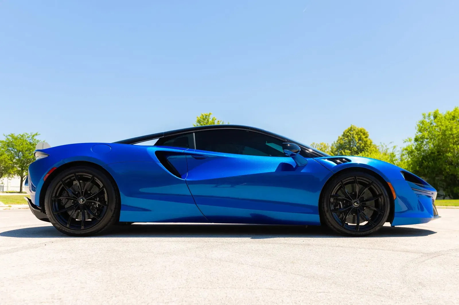 2023 McLaren Artura