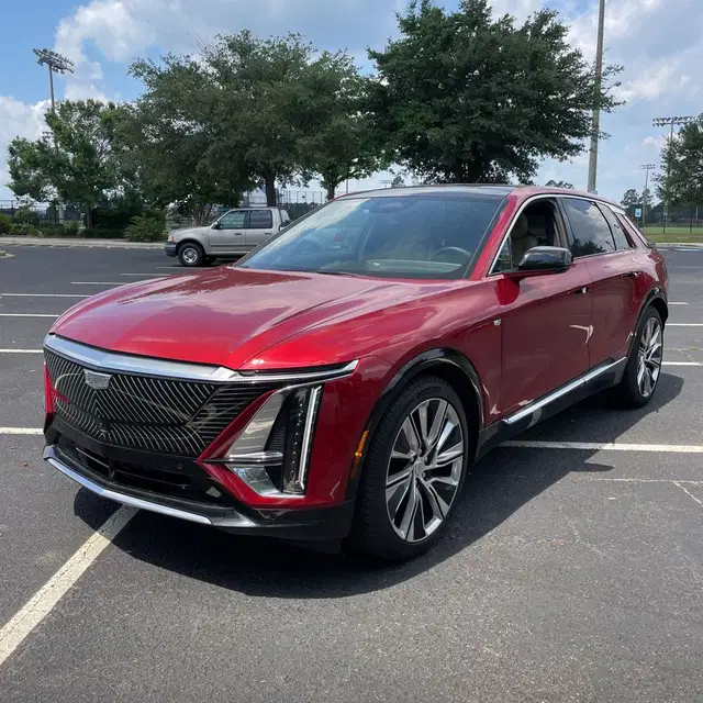 2024 Cadillac LYRIQ Luxury 3
