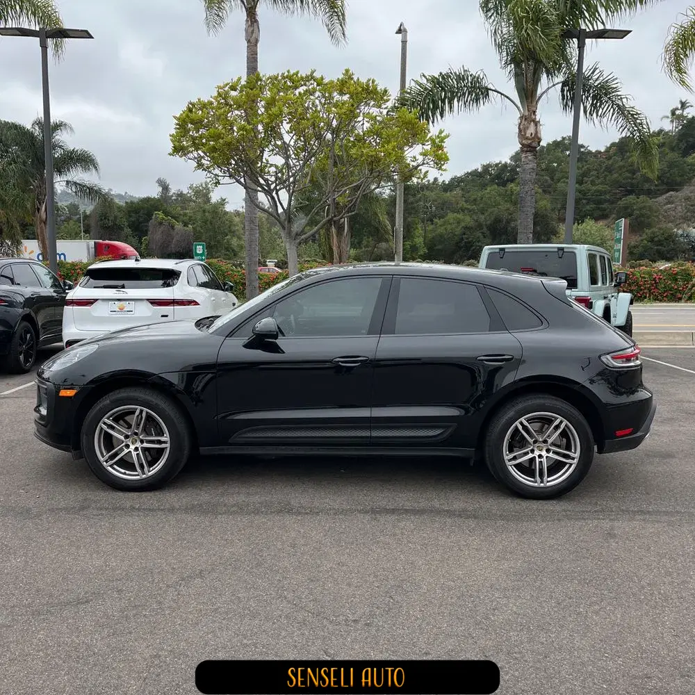 2023 Porsche Macan Base