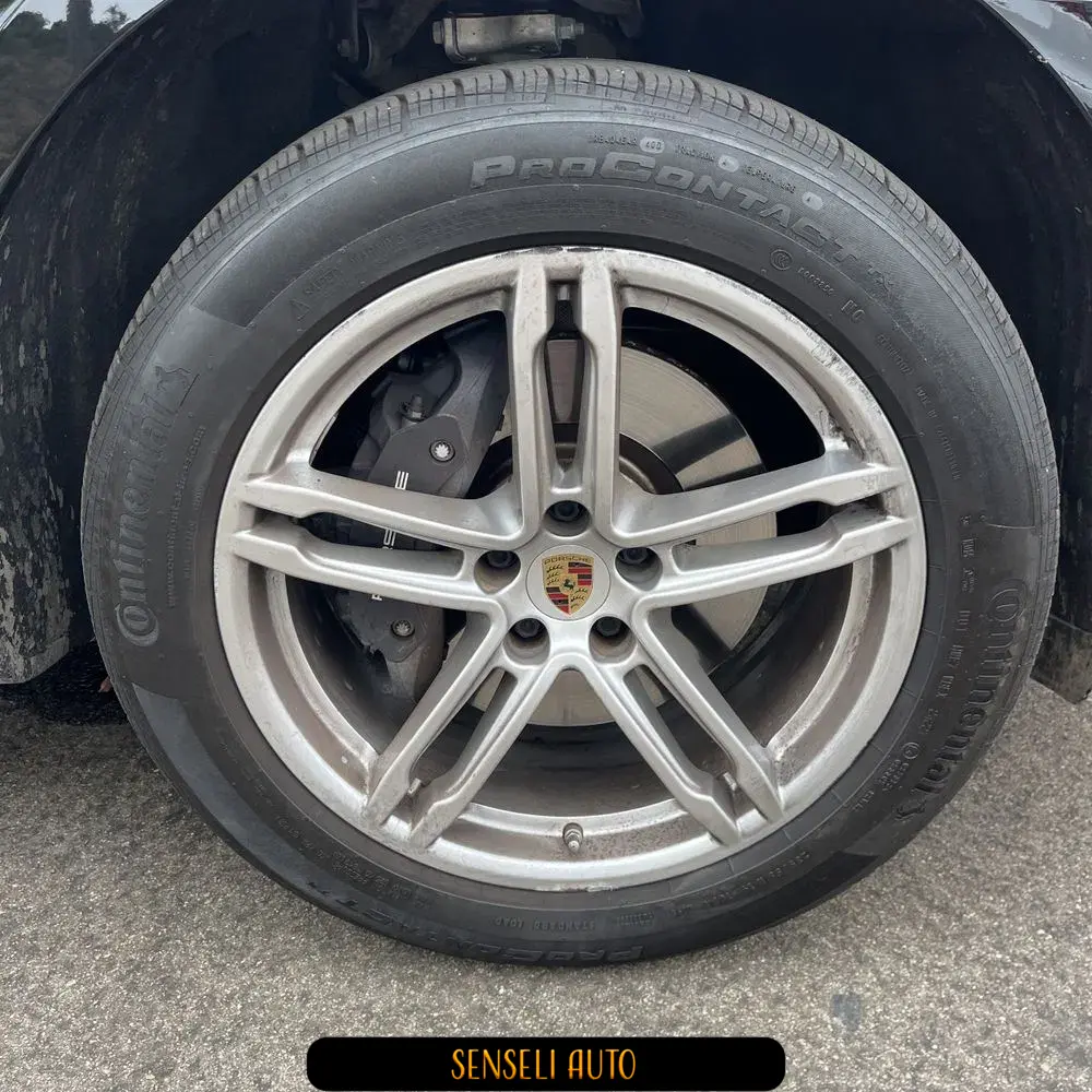2023 Porsche Macan Base