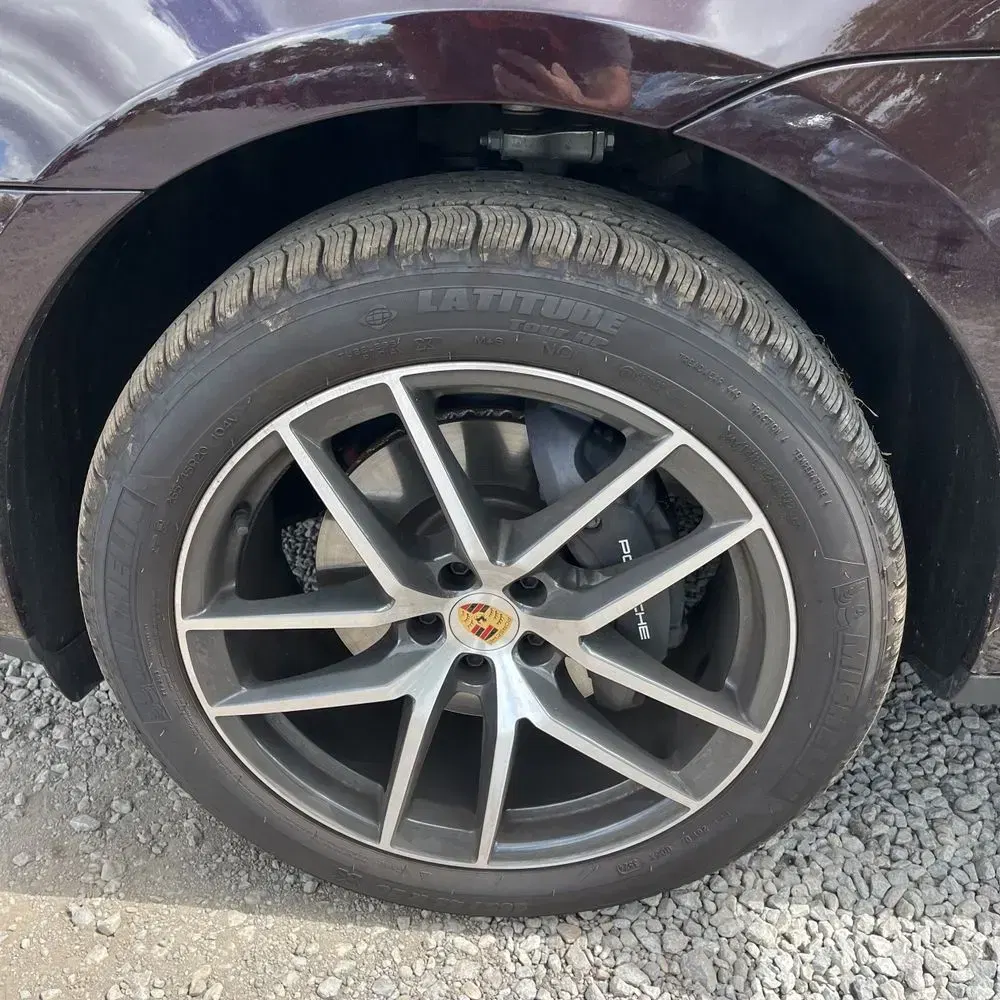 2025 Porsche Macan Base