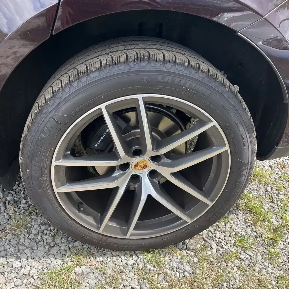 2025 Porsche Macan Base